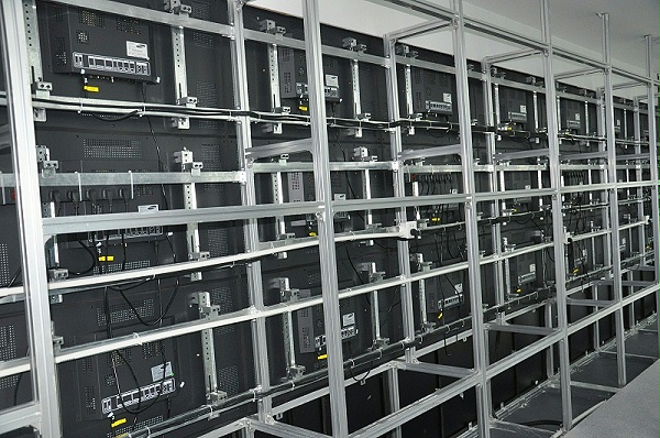 平安数据中心液晶拼接落地式机柜安装方式