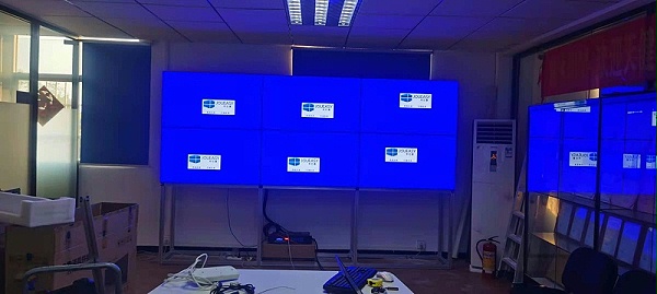 广州秉木会议室49寸3.5mm液晶拼接屏方案安装现场