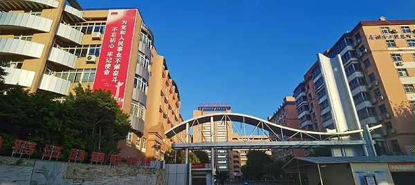 广州工贸技术学院滑轨屏项目