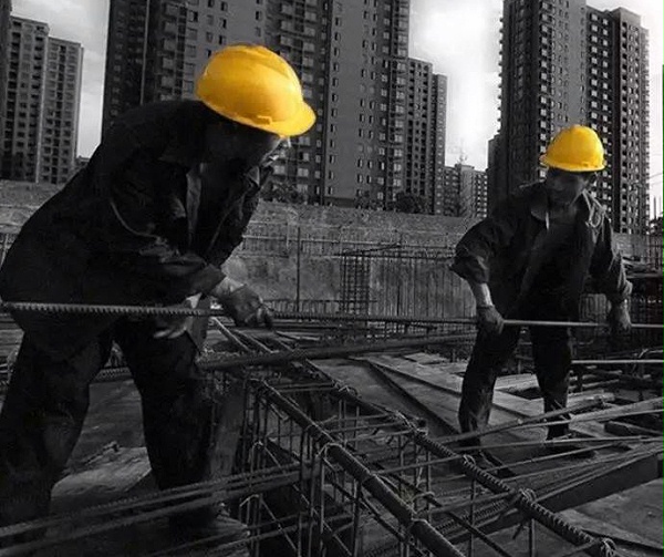 建筑工人：城市的建设者