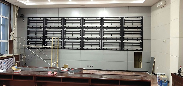 青海河南县人民政府46寸液晶拼接屏18单元壁挂支架