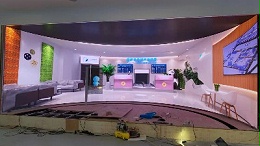 55寸OLED弧形滑轨屏-助力成都芯谷产业园多媒体展厅建设