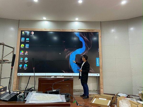 中亿睿液晶拼接屏案例分享：贵州铜仁第二中学二楼会议室项目安装效果