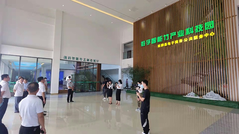 16米互动滑轨系统赋能湖南永州竹木产业园展厅打造数字经济云产业园