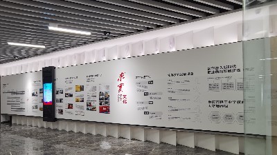 中亿睿互动滑轨屏为重庆市轻工业学校打造智慧校园