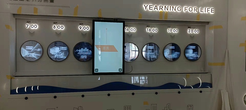 互动滑轨屏系统入驻福建厦门漳州某房产中心广场展厅