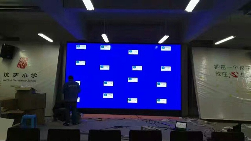 重庆汶罗小学55寸液晶拼接屏4X4单元展示效果图