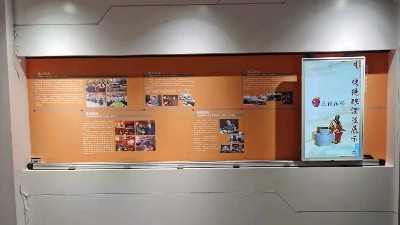云南陆良党群服务中心引入滑轨屏、拼接屏、一体机打造信息平台