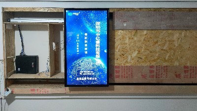 55寸3.5 米滑轨屏应用于领湃科技展馆